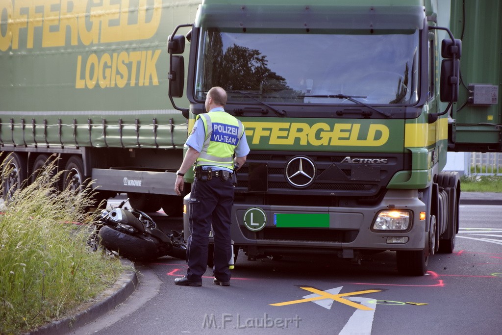 Schwerer Motorrad Unfall Feldkassel Robert Boschstr Edsel Fordstr P037.JPG - Miklos Laubert